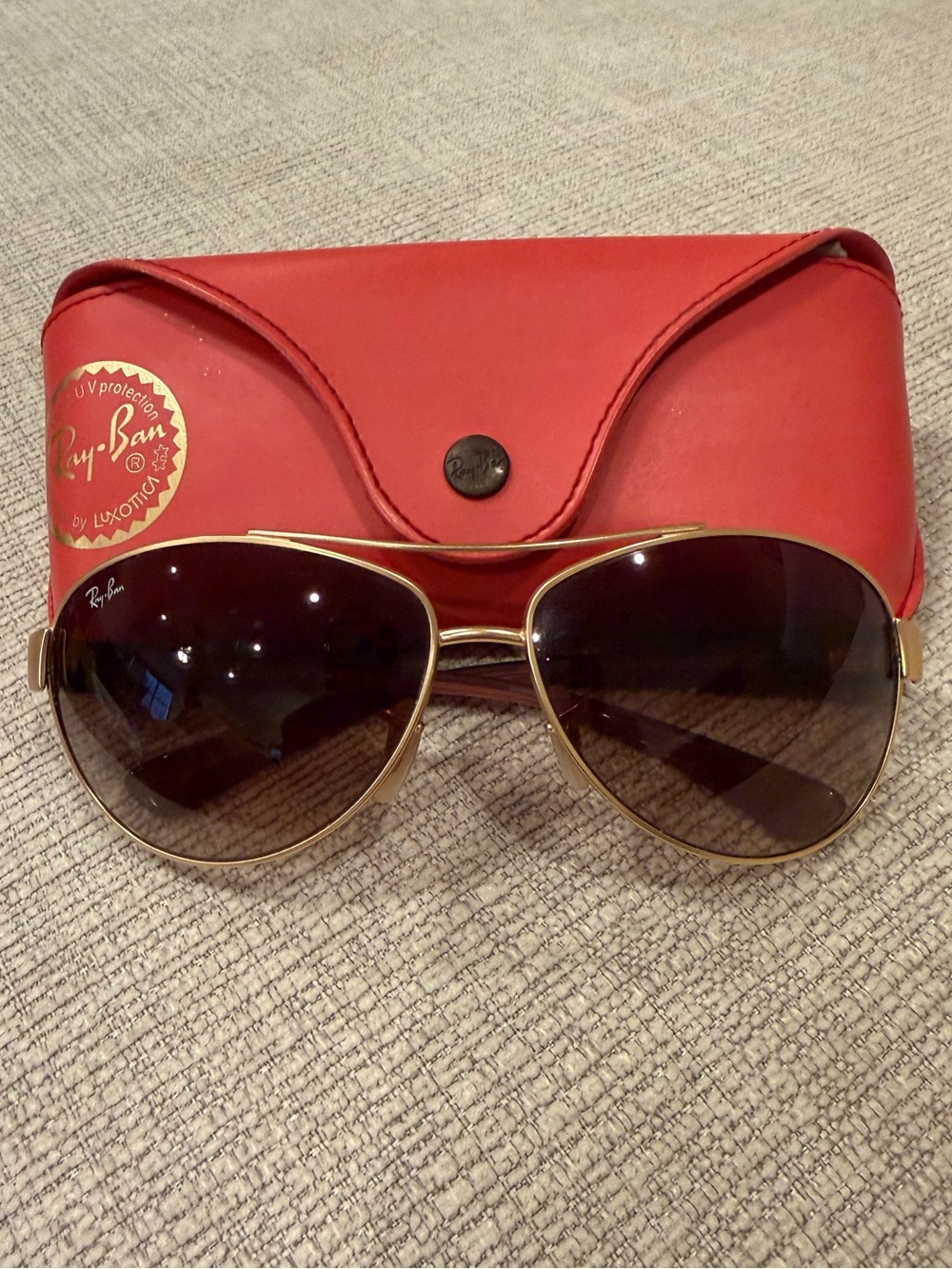 Ray-Ban Women's Gold Frame Aviator Sunglasses with Brown Gradient Lenses